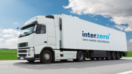 Ciężar&oacute;wka do odbioru elektrośmieci, dzięki kt&oacute;rej możliwy jest skup i odbi&oacute;r starego, zużytego sprzętu IT