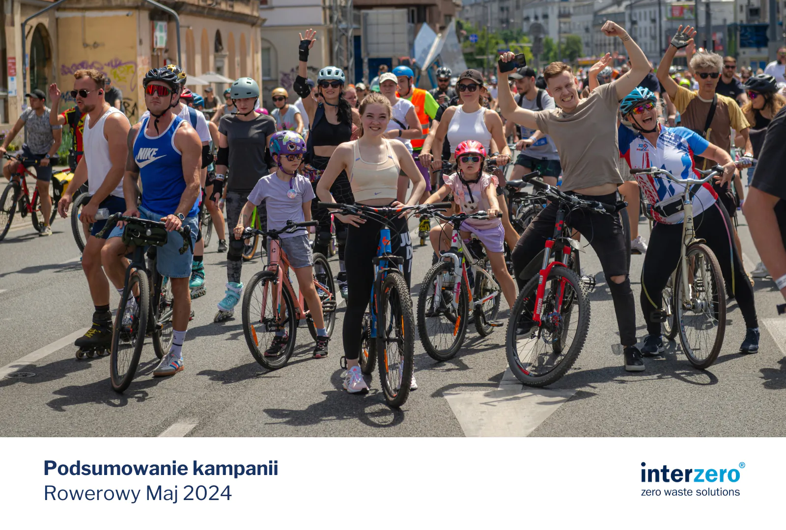 grupa rowerzystów podczas kampanii rowerowy maj w warszawie